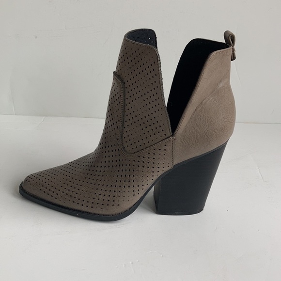 Qupid Mesh V Cut bootie faux leather closed pointy toe side cut 4” dark taupe - Picture 4 of 16